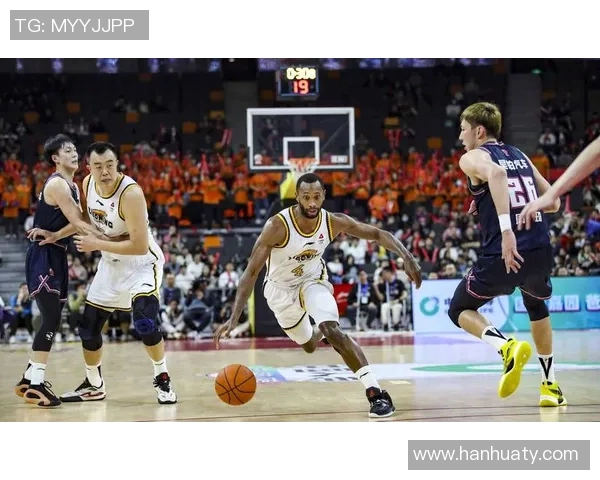 CBA季前赛精彩回顾广东队对阵青岛队的激烈对抗与精彩瞬间 CBA季前赛精彩回顾广东队对阵青岛队的激烈对抗与精彩瞬间